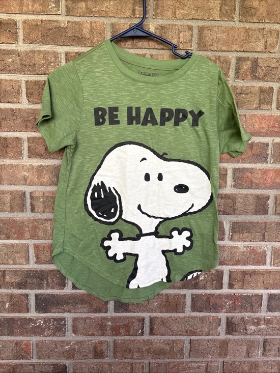 Peanuts Tops - Peanuts Green Snoopy "Be Happy" Short Sleeve Tee Junior size Medium 7-9